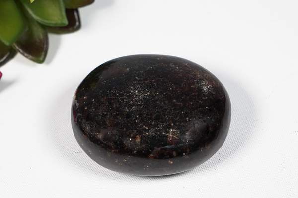 Garnet Palm Stone Energy and Enhance Your Spiritual Journey