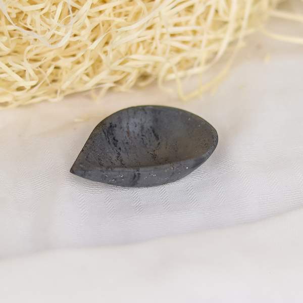 Hematite Crystal Diya for Pooja, Healing Home Décor, & Housewarming Gift