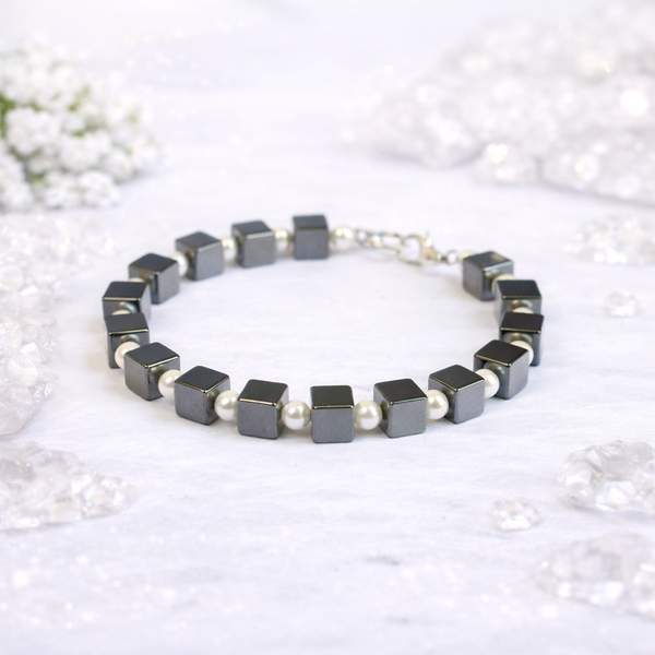 Hematite Cube Healing Bracelet - Grounding Energy & Enhancing Focus