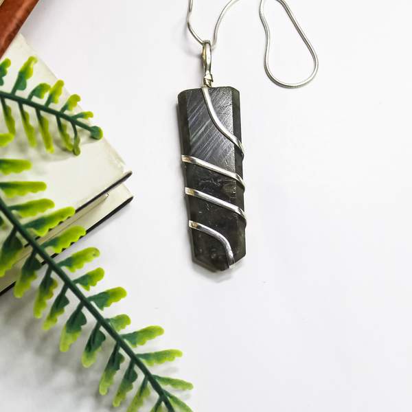 Labradorite Crystal Pendant Unlock Your Inner Magic 2