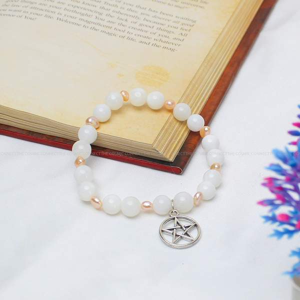 Shell & Pearl Combination Bracelet โ Harmony, Elegance & Emotional Healing